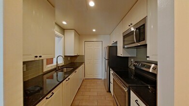 25 Greentree Ln in Weymouth, MA - Building Photo - Building Photo