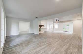 534 Robert E Lee Dr in Conroe, TX - Building Photo - Building Photo