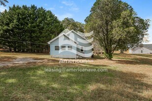 675 Hammett Store Rd in Lyman, SC - Building Photo