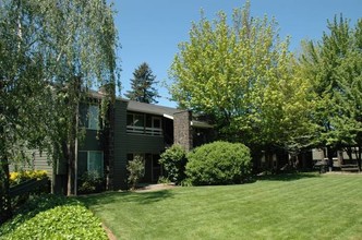 White Willow Apartments in Portland, OR - Building Photo - Building Photo