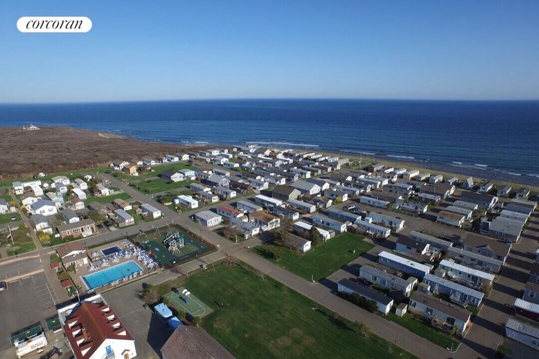 100 Deforest Rd in Montauk, NY - Building Photo