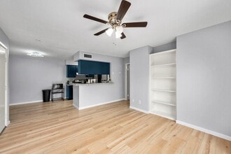 12955 Woodforest Blvd, Unit 48 in Houston, TX - Building Photo - Building Photo