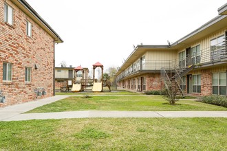 Royal Palms East in Houston, TX - Building Photo - Building Photo