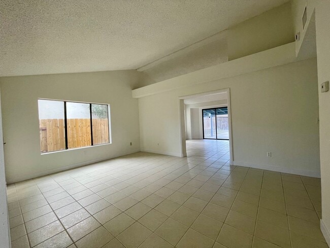 8522 Snow White Dr in El Cajon, CA - Building Photo - Building Photo