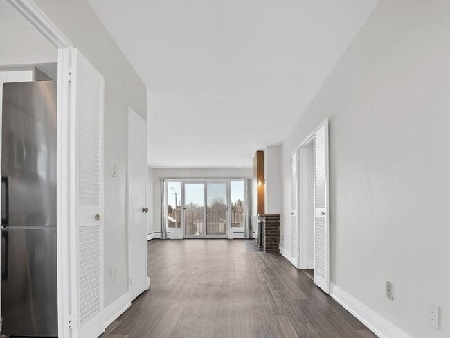 251-285 The West Mall