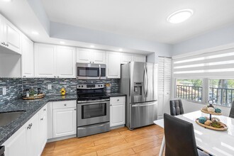550 SW 138th Ave in Pembroke Pines, FL - Building Photo - Building Photo