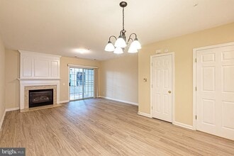 21881 Elkins Terrace in Sterling, VA - Building Photo - Building Photo