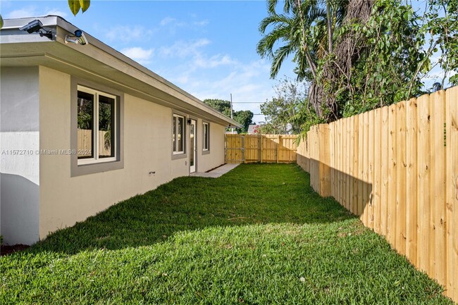 1760 NW 55th St in Miami, FL - Building Photo - Building Photo