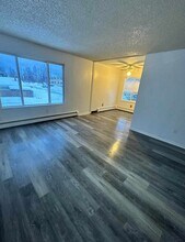 301 E 46th Ave, Unit 3 in Anchorage, AK - Foto de edificio - Building Photo