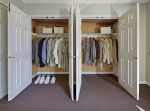 5756F Village Green Dr in Alexandria, VA - Building Photo - Building Photo