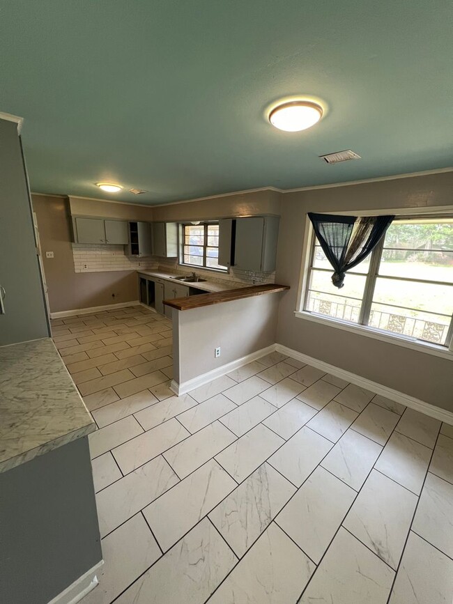 1875 S Brookwood Dr in Shreveport, LA - Building Photo - Building Photo