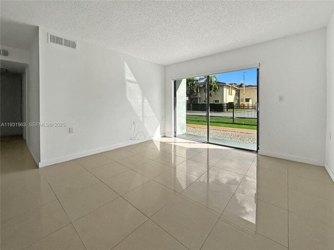 7000 NW 179th St in Hialeah, FL - Building Photo - Building Photo