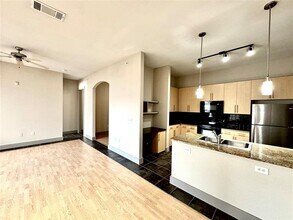 3660 Richmond Ave. in Houston, TX - Building Photo - Building Photo