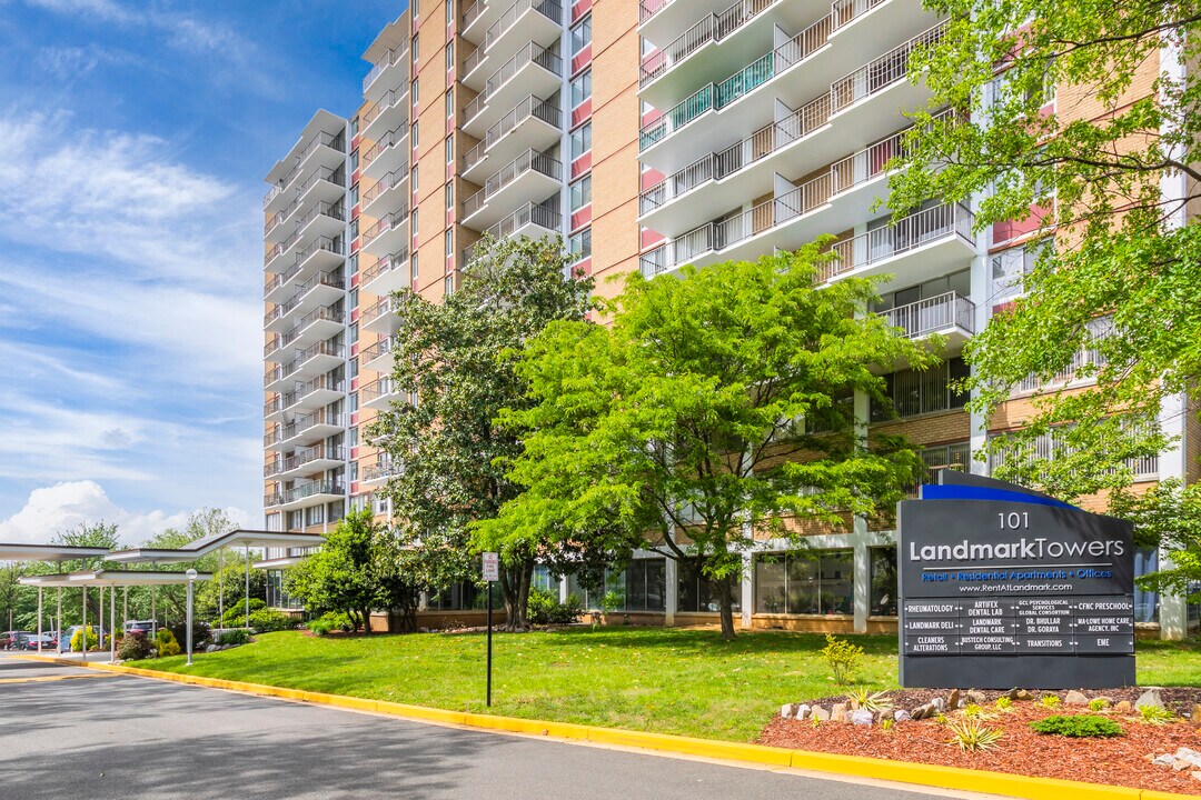 Landmark Towers in Alexandria, VA - Foto de edificio
