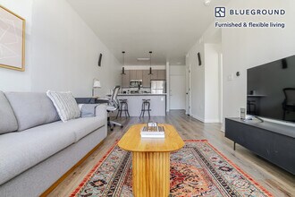 3210 Esperanza Crossing in Austin, TX - Building Photo - Building Photo
