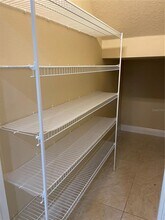 7711 W Shore Cir in Tampa, FL - Building Photo - Building Photo