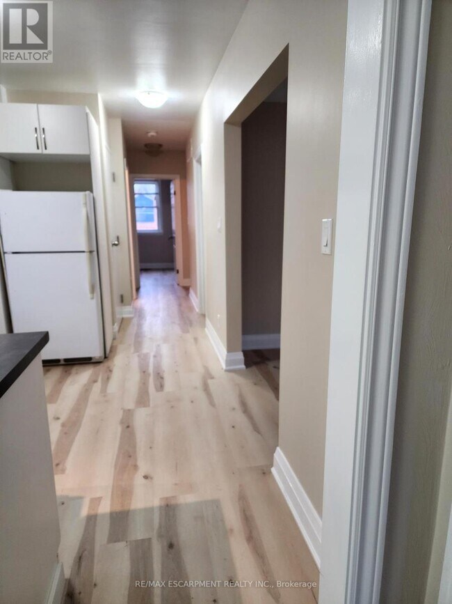 25 W 4th St in Hamilton, ON - Building Photo - Building Photo