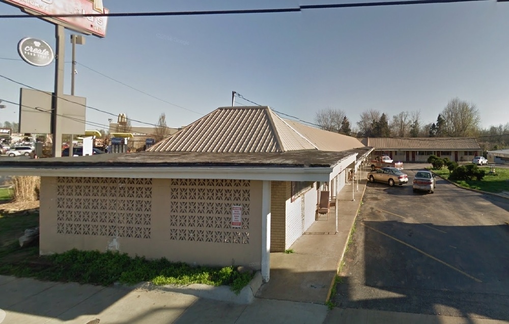 3550 W Chestnut Expy in Springfield, MO - Foto de edificio
