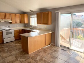 5385 Crus Corvi Rd in West Jordan, UT - Foto de edificio - Building Photo