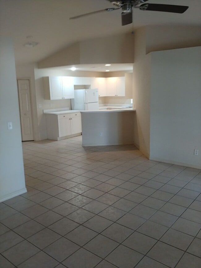 123 NE 16th Pl in Cape Coral, FL - Building Photo - Building Photo