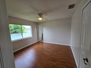 516 SE 5th Pl in Cape Coral, FL - Building Photo - Building Photo