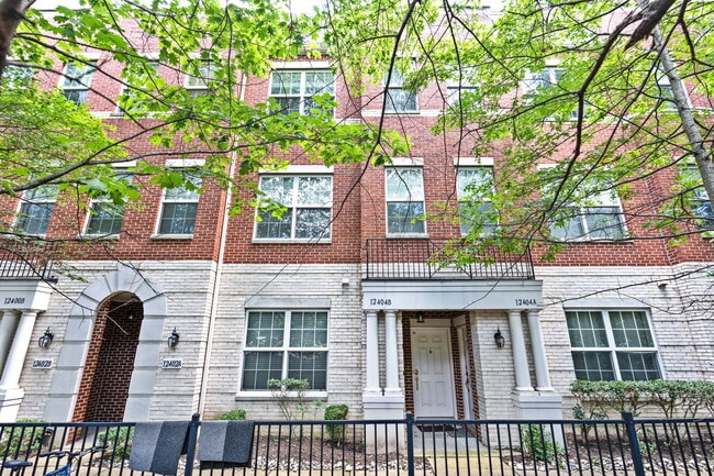 12404B Liberty Bridge Rd in Fairfax, VA - Building Photo - Building Photo