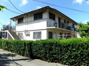 708 Olokele Ave in Honolulu, HI - Building Photo - Building Photo