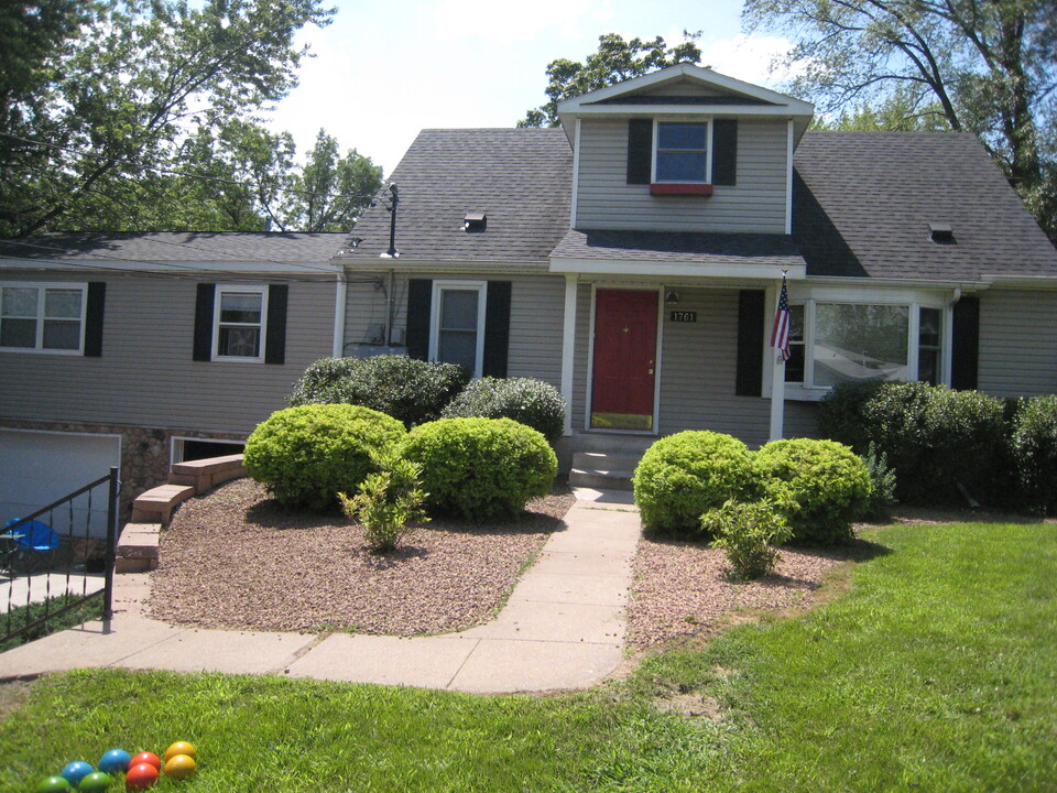 1761 7th St NW in New Brighton, MN - Foto de edificio