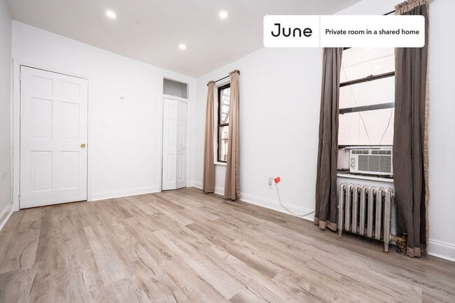 Room in Shared 2 bed/1 bath home in New York, NY - Building Photo - Building Photo