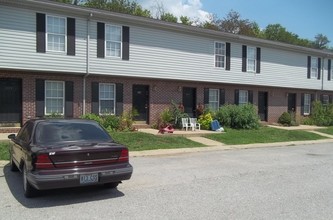 Midland Townhomes in Shelbyville, KY - Foto de edificio - Building Photo