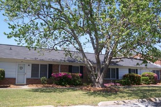 The Glen Apartments in Wilmington, NC - Building Photo - Building Photo