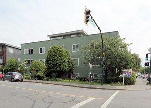 1480 Arbutus St in Vancouver, BC - Building Photo - Building Photo