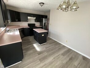 5048 Shadow Pointe Dr in Indianapolis, IN - Building Photo - Building Photo