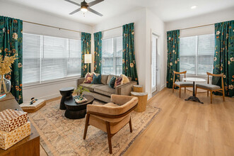 The Margot in Lawrenceville, GA - Foto de edificio - Building Photo