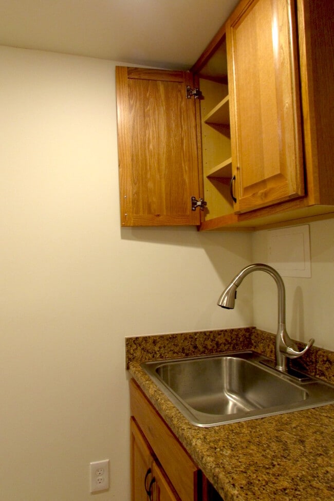 8 Templar Ct, Unit B in Rockville, MD - Building Photo - Building Photo