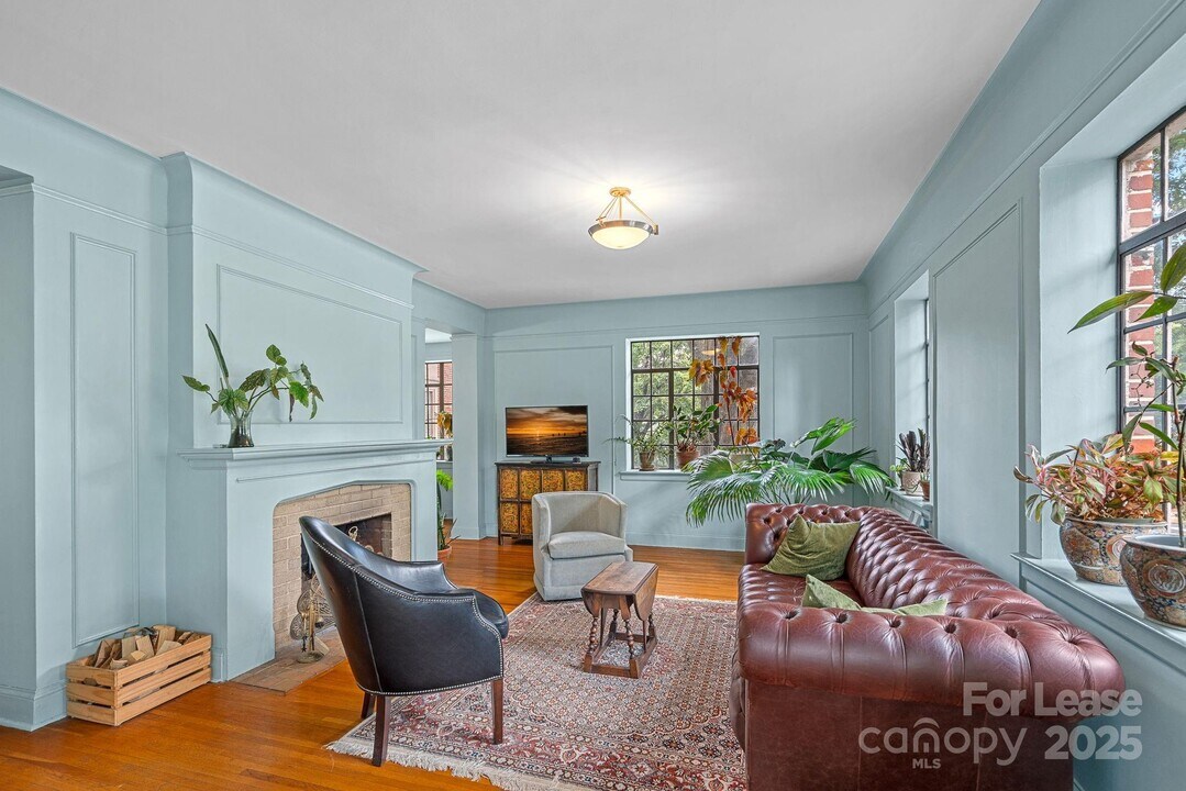 301 W 10th St in Charlotte, NC - Building Photo
