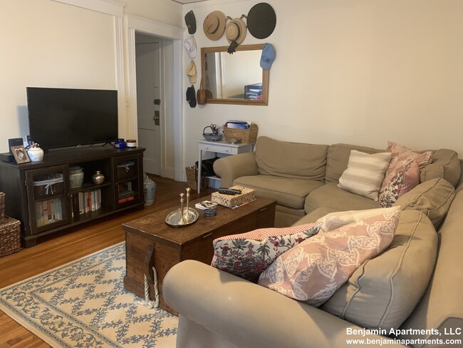 1619 Commonwealth Ave, Unit 3 in Boston, MA - Building Photo - Building Photo