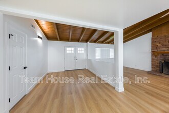 27220 Seco Canyon Rd in Santa Clarita, CA - Building Photo - Building Photo