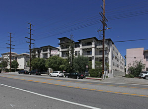 12745 Moorpark St in Studio City, CA - Foto de edificio - Building Photo