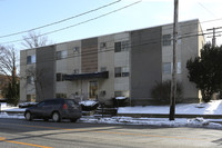 Parkway Arms Apartment in Lakewood, OH - Foto de edificio - Building Photo