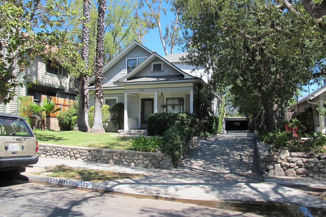 321 Alpine St in Pasadena, CA - Foto de edificio