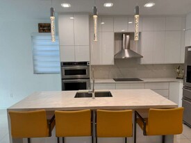 10296 NW 88th St in Doral, FL - Building Photo