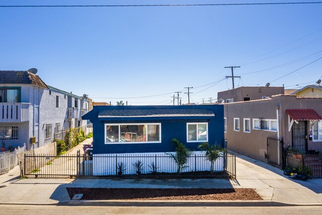 1130 E Hellman St in Long Beach, CA - Building Photo - Building Photo