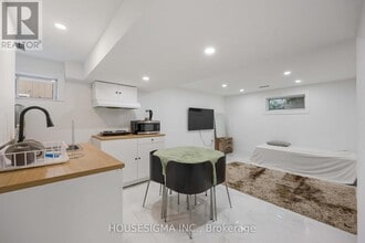 141 Orchard Heights Blvd in Aurora, ON - Building Photo - Building Photo