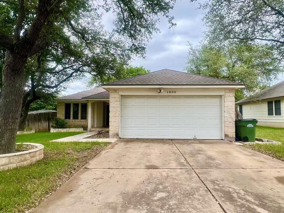 1800 Columbine Ln in Leander, TX - Building Photo