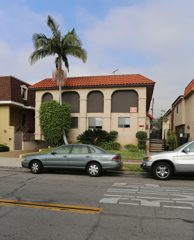 1143 N Louise St in Glendale, CA - Building Photo - Building Photo