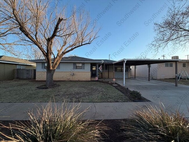 property at 605 W 17th St