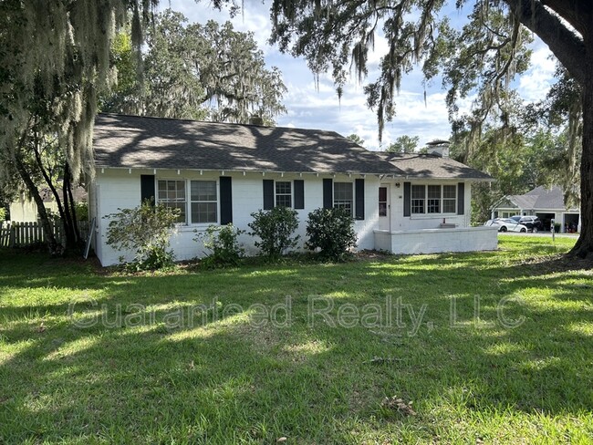 property at 704 SE 13th St