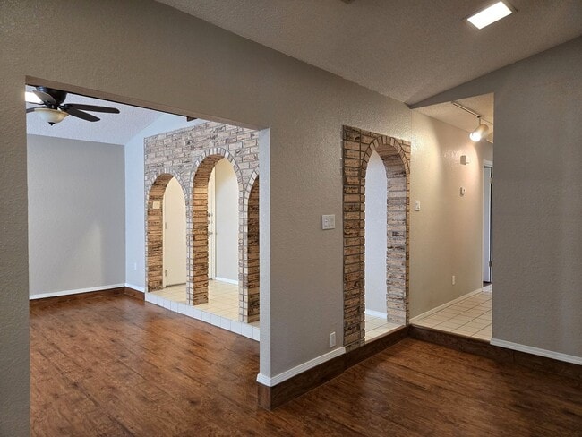 112 Lindenwood N in Hewitt, TX - Building Photo - Building Photo