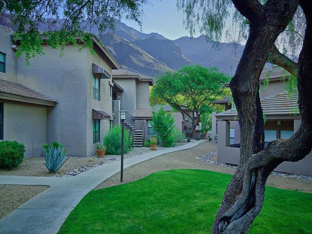The Greens at Ventana Canyon Apartments in Tucson, AZ - Foto de edificio